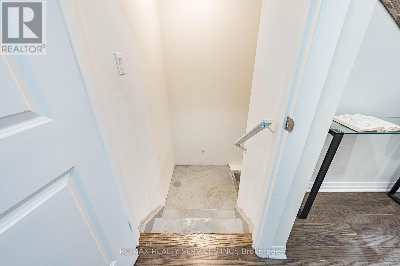 60 BRIXHAM LANE - 40