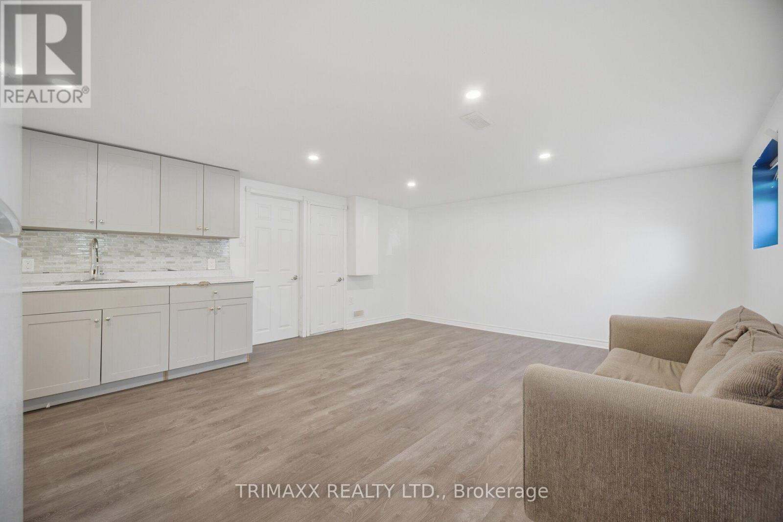 16 LORAINE DRIVE - 29