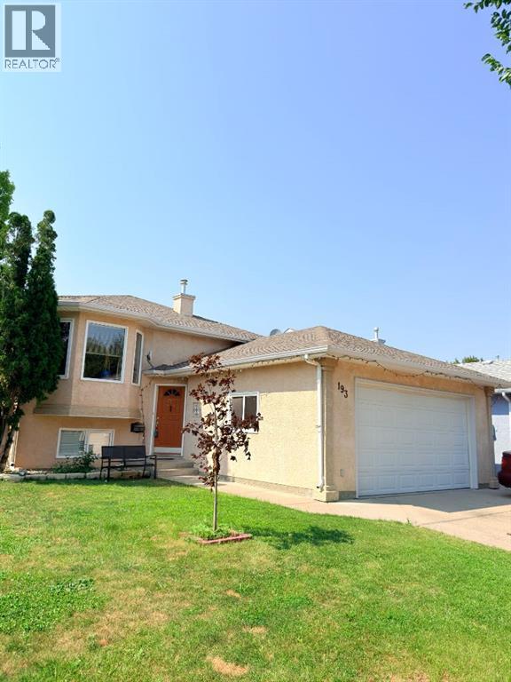 193 Uplands Boulevard N - 1