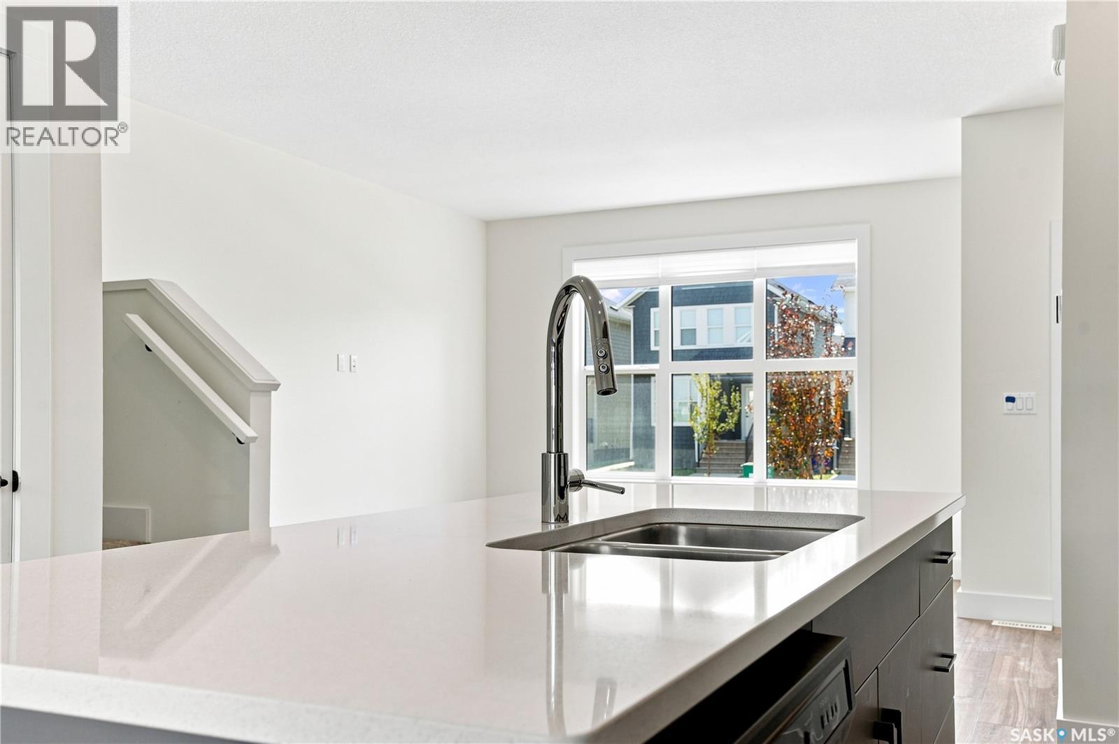 #115 Rosewood BOULEVARD E - Image 11
