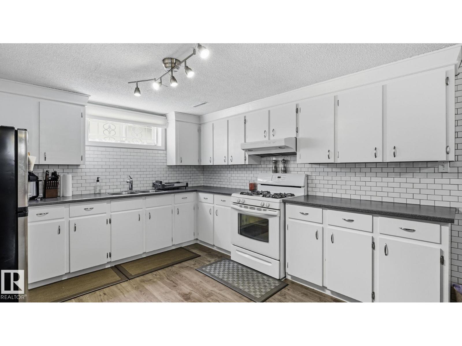 7819 132A AV NW - Image 24