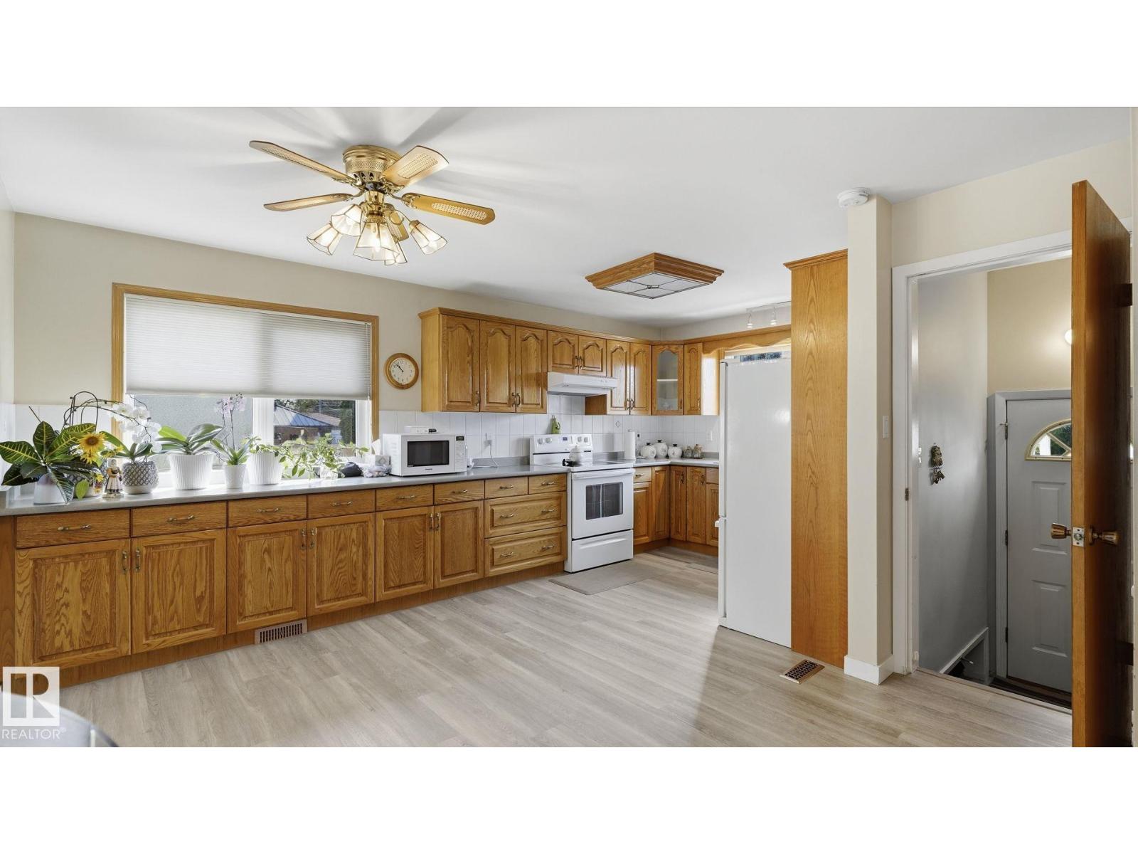 7819 132A AV NW - 10