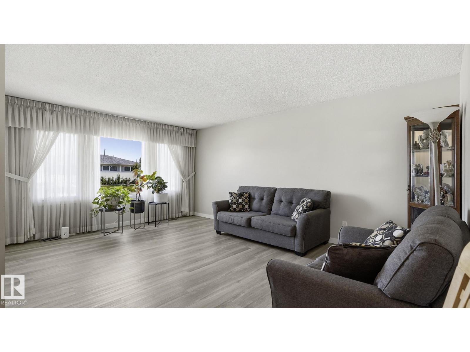 7819 132A AV NW - 5
