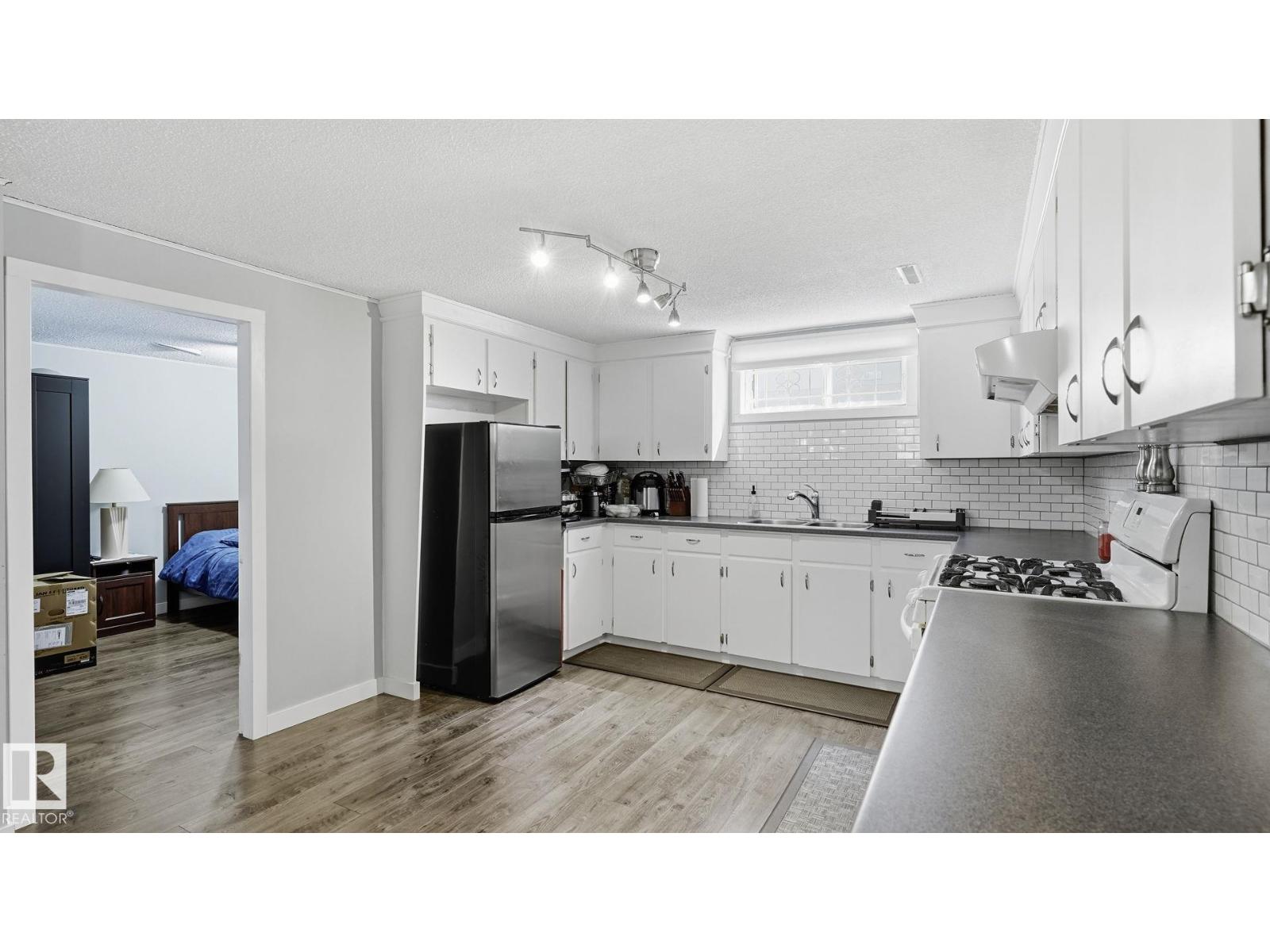 7819 132A AV NW - 22