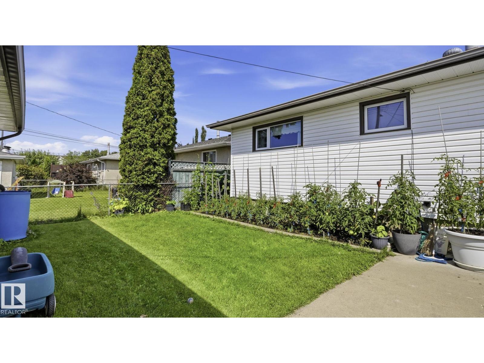 7819 132A AV NW - 36