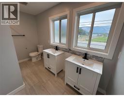 2680 75 Avenue Unit# B, Grand Forks, BC V0H1H2 Photo 11