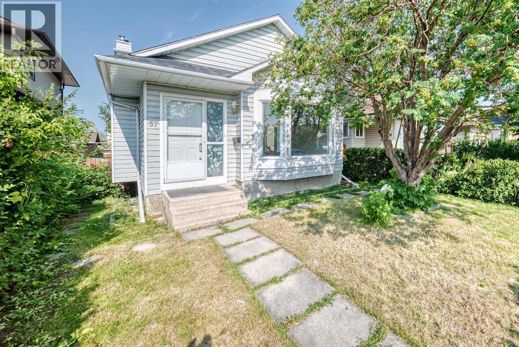 37 Martingrove Way NE
