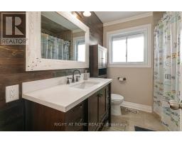 Bathroom - 201 Steel Street, Barrie, ON L4M2G8 Photo 6