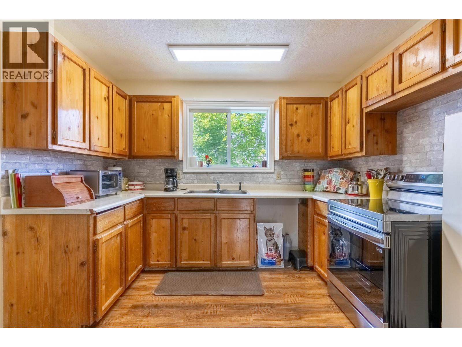 297 Chestnut Court, Logan Lake