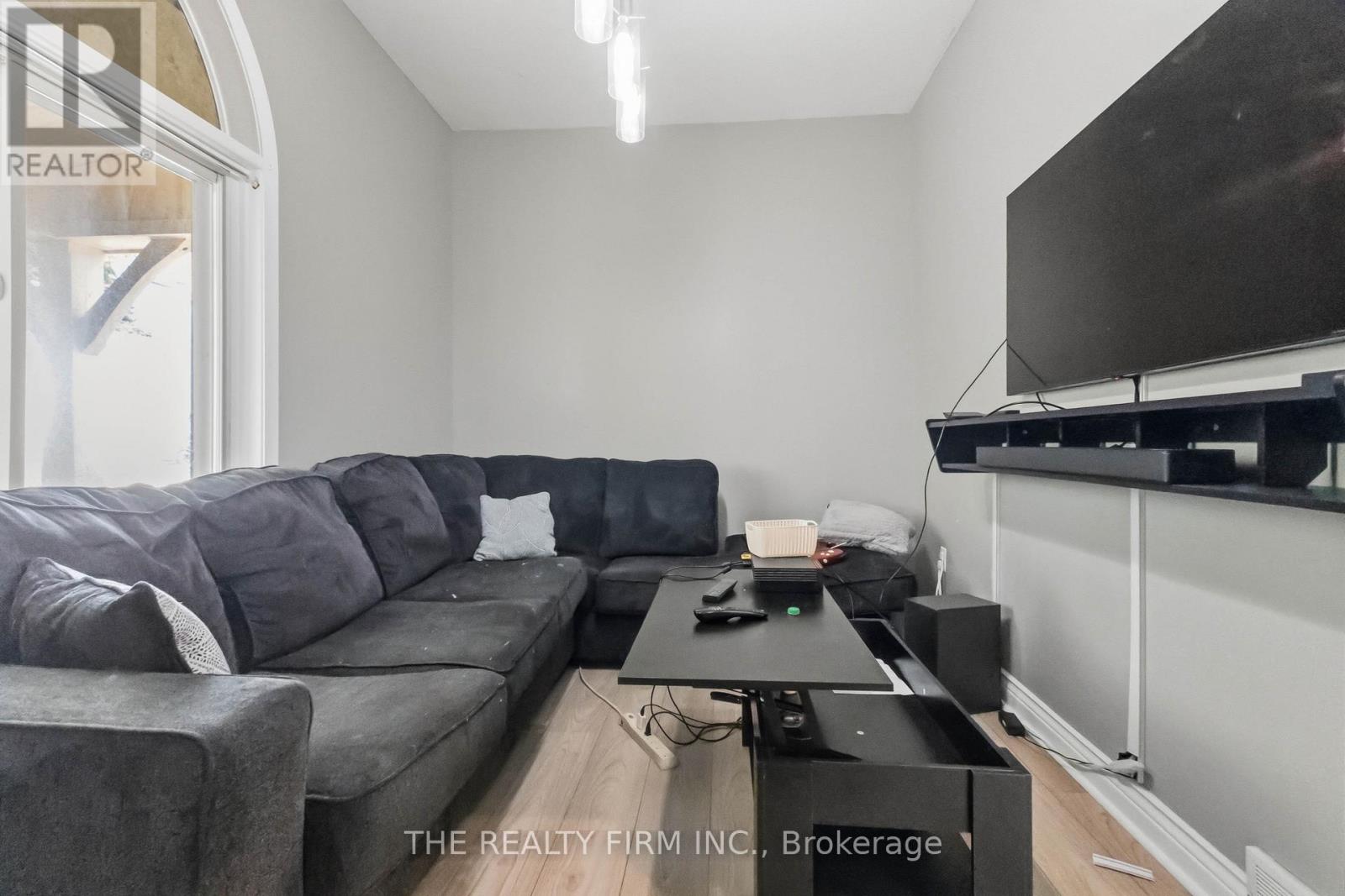 340 RIVERSIDE DRIVE - Image 16