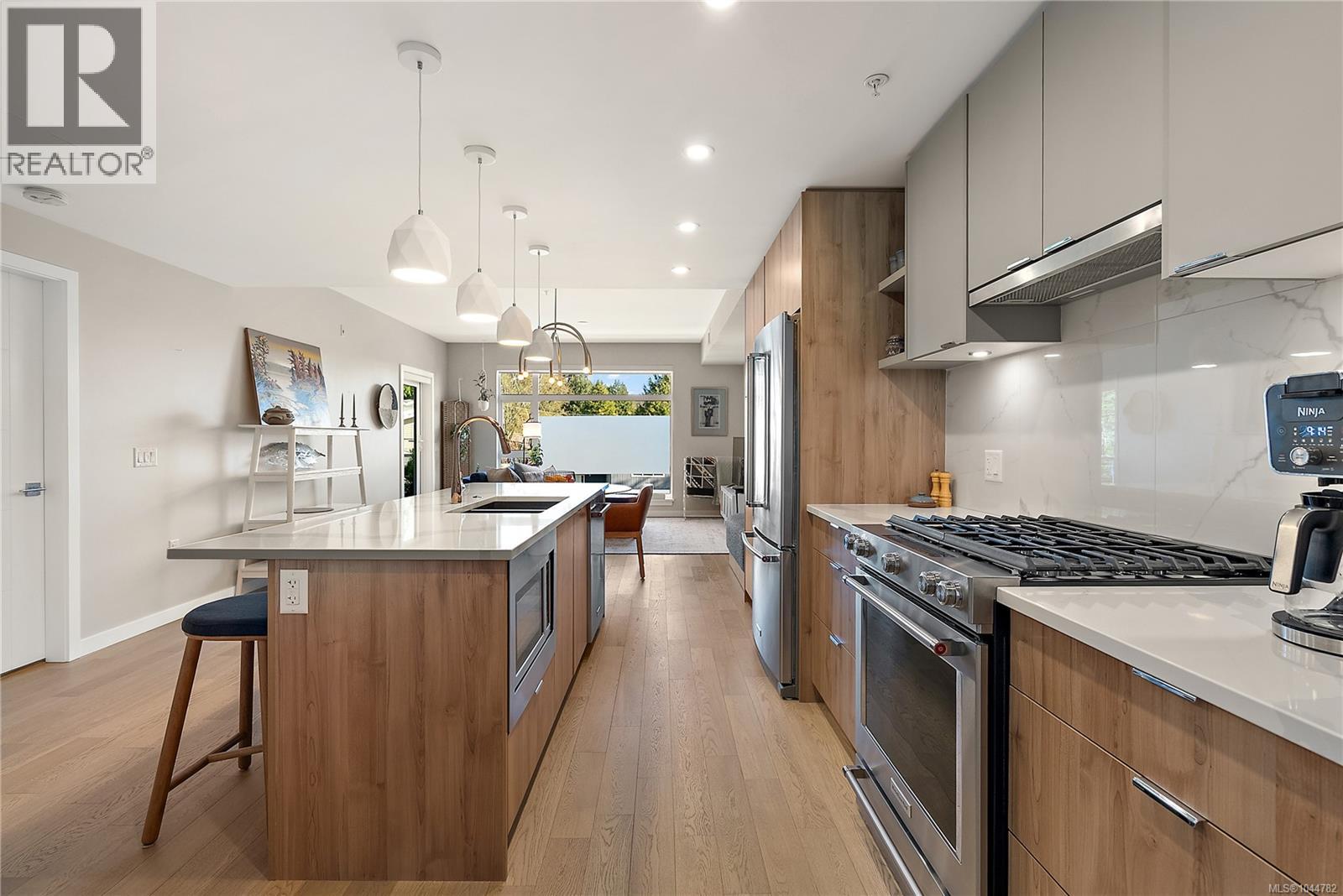 #214 5120 Cordova Bay Rd - 10