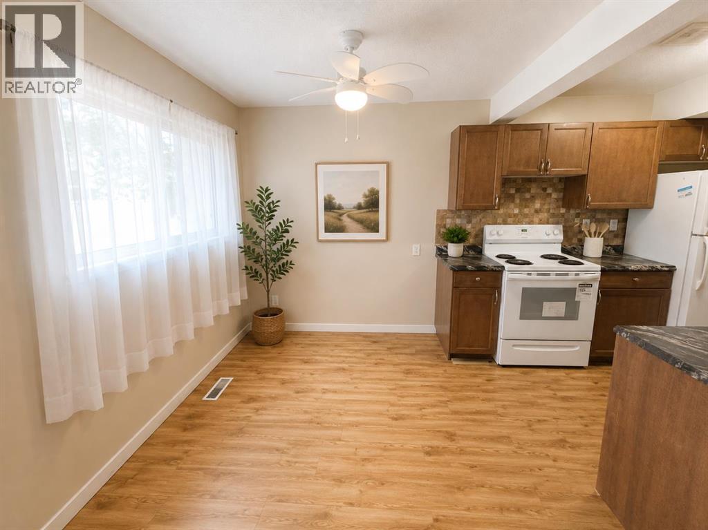 #36 55 Lemoyne Crescent W - 4