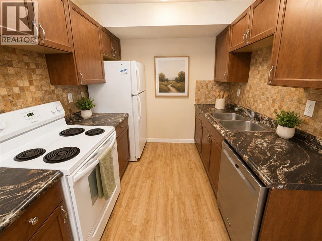 #36 55 Lemoyne Crescent W - 5