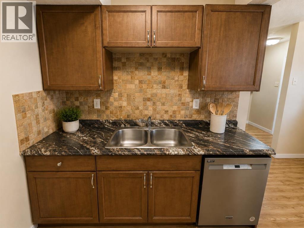 #36 55 Lemoyne Crescent W - 6