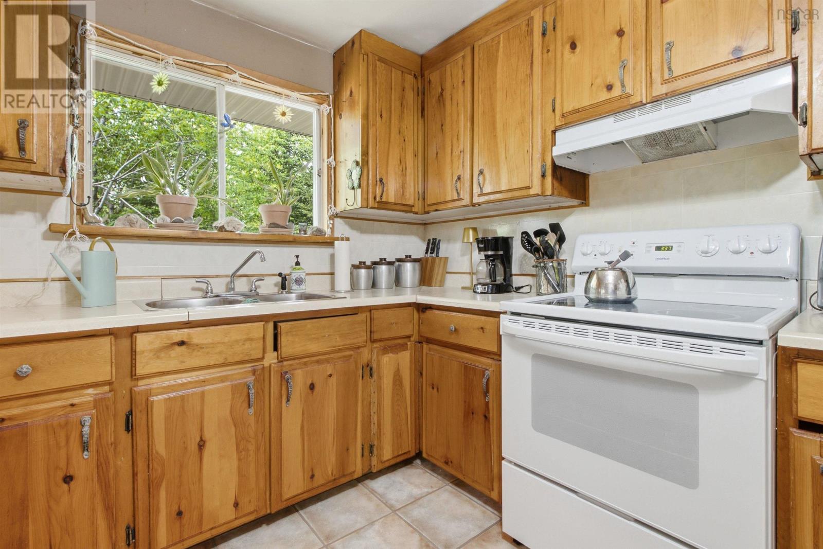 11 Cove Road - 12