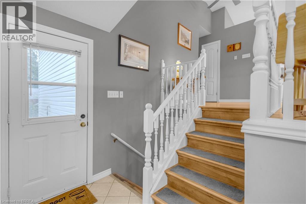 5 PASSMORE Court, Brantford — photo 3