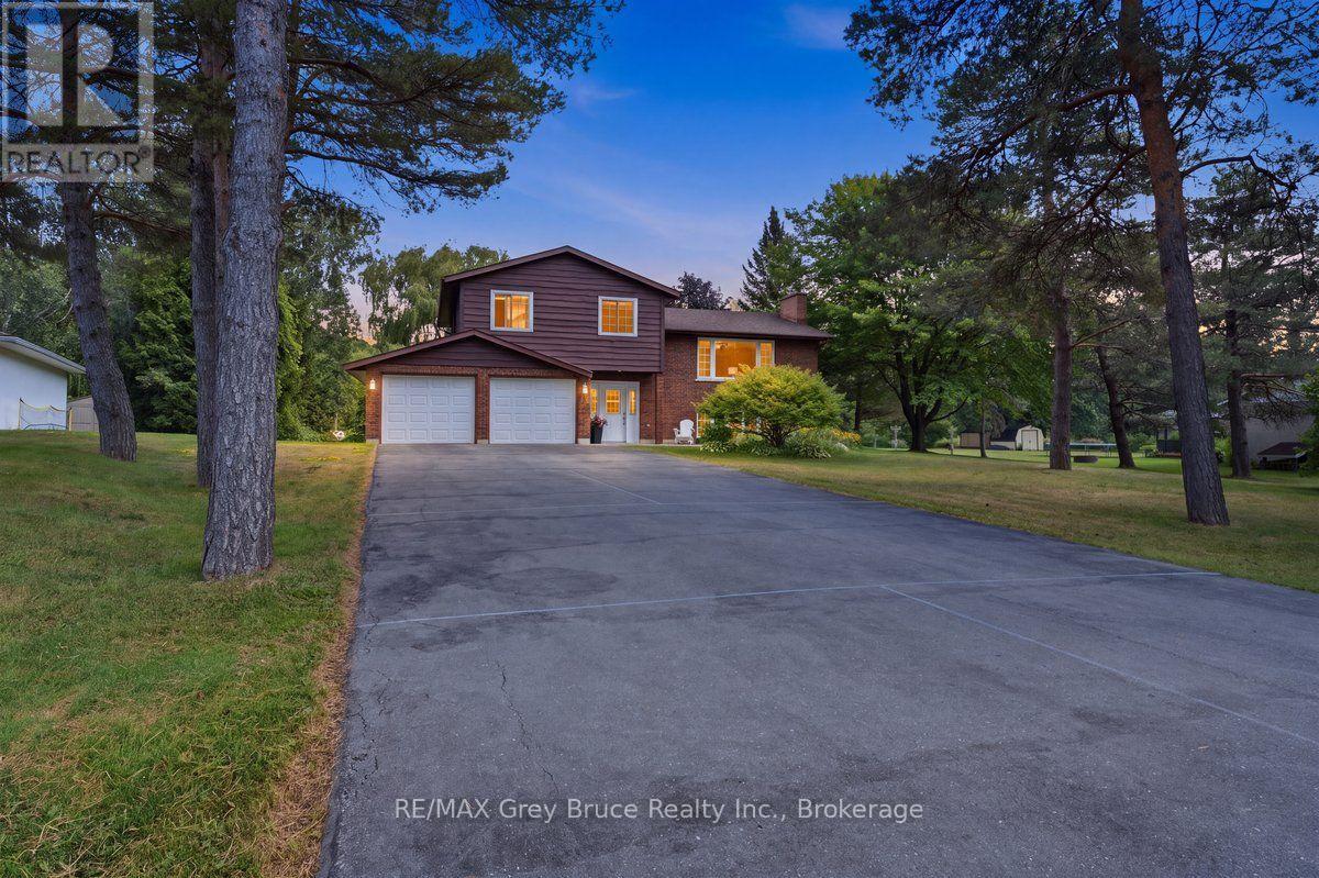 132 CLEARVIEW CRESCENT - 1