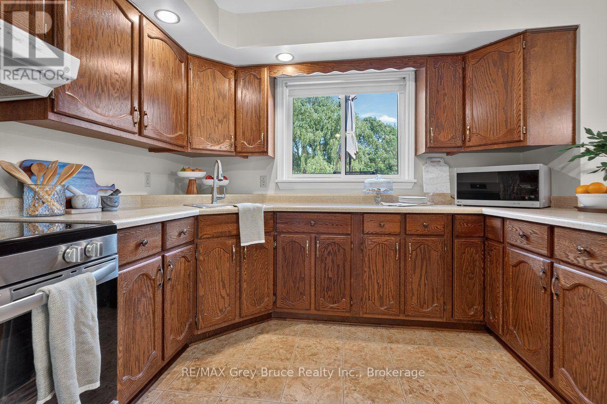 132 CLEARVIEW CRESCENT - 22