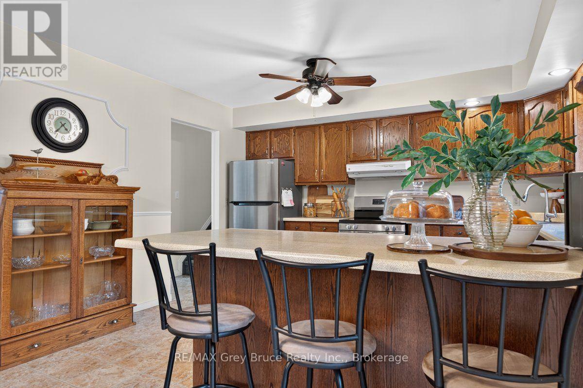 132 CLEARVIEW CRESCENT - 24