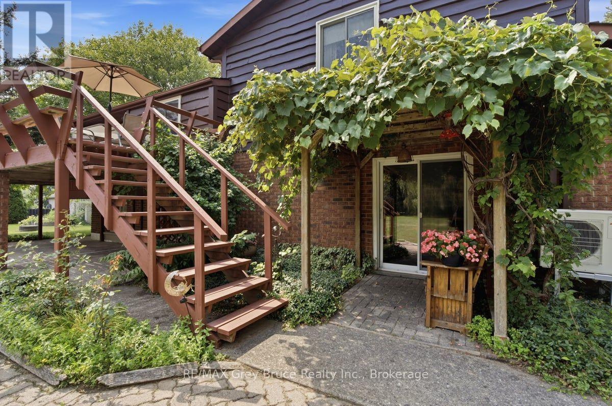 132 CLEARVIEW CRESCENT - 3