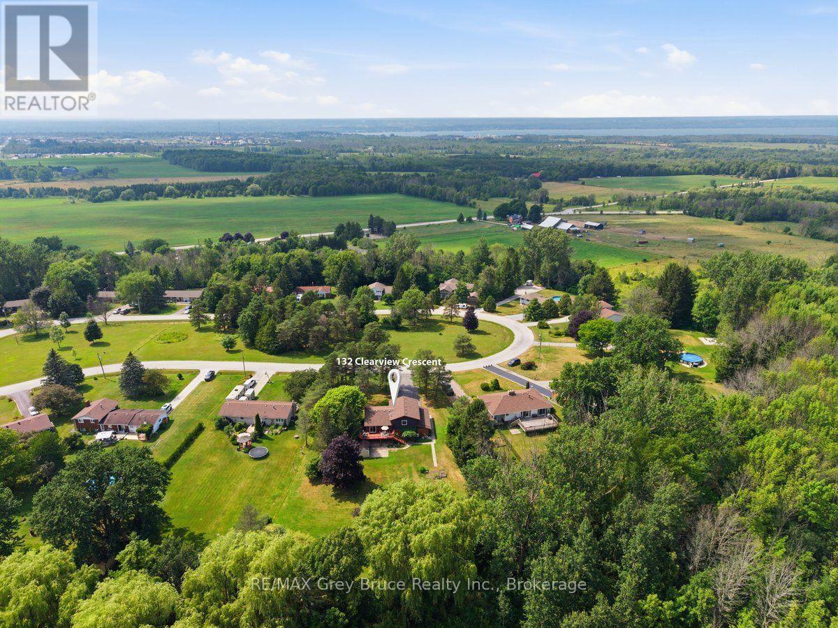 132 CLEARVIEW CRESCENT - 33