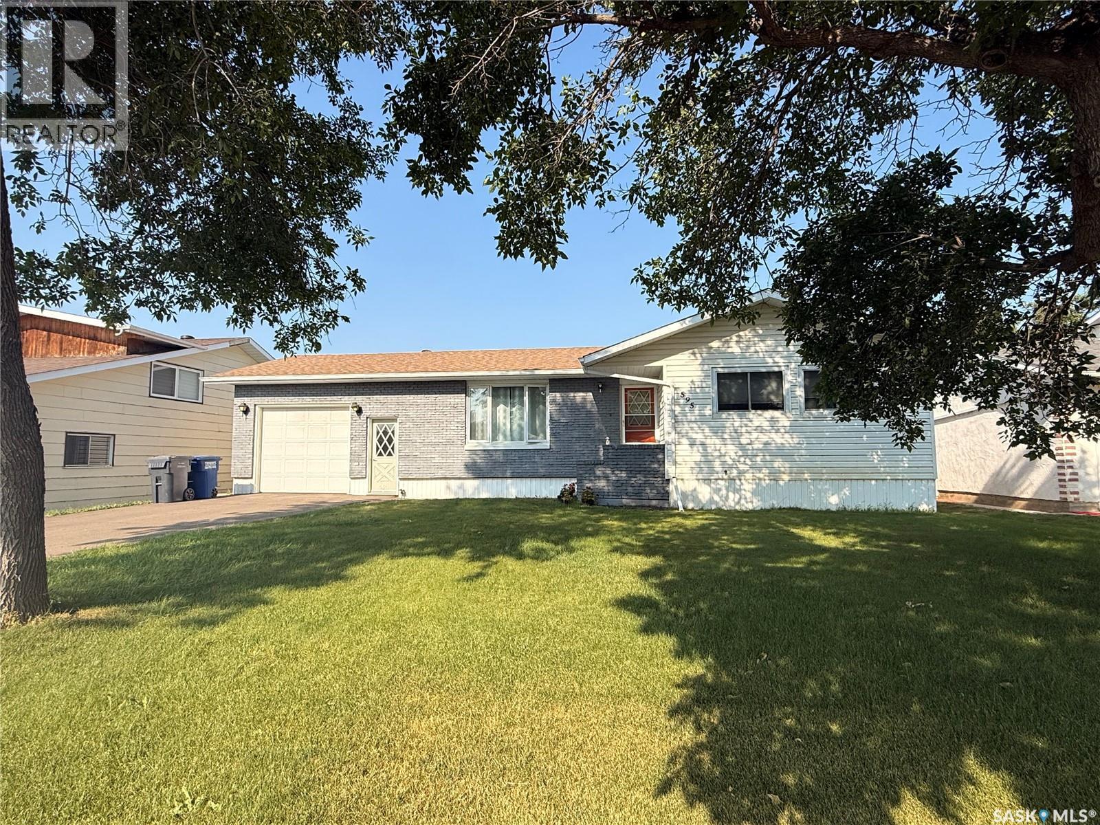 595 9th STREET W - 32