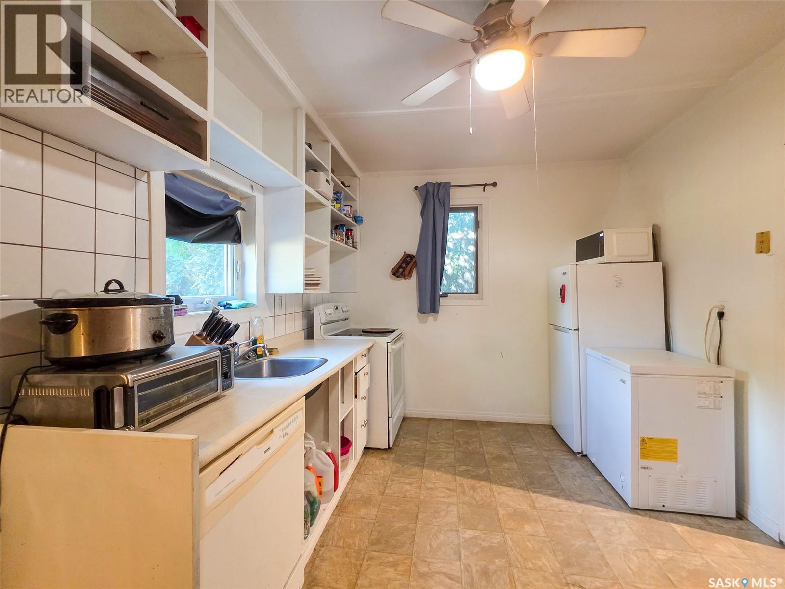 379 2nd AVENUE W - Image 12