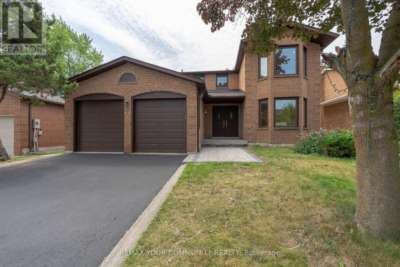 Listing photo of 27 HOUSEMAN CRESCENT