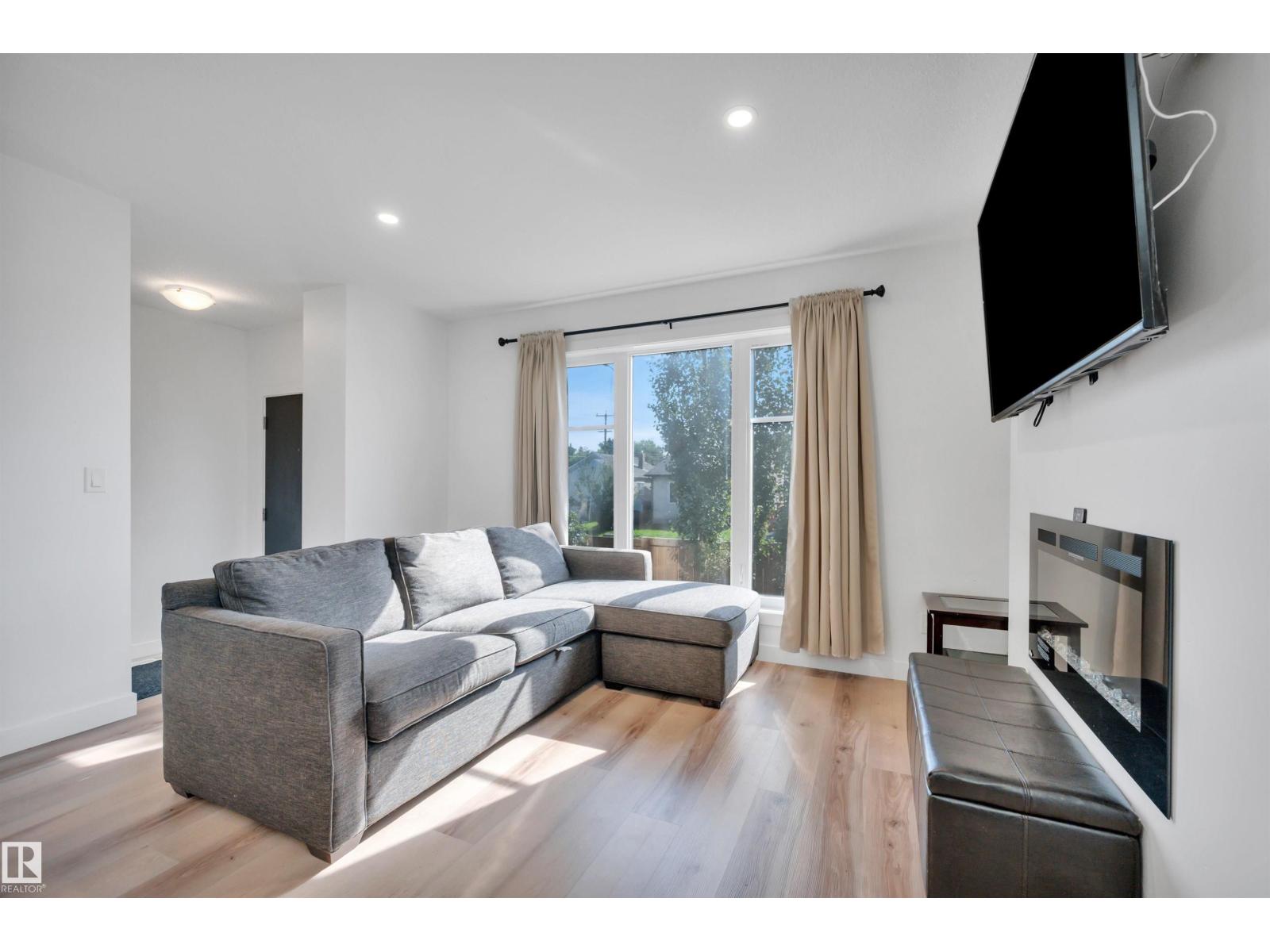 11444 82 ST NW - 11