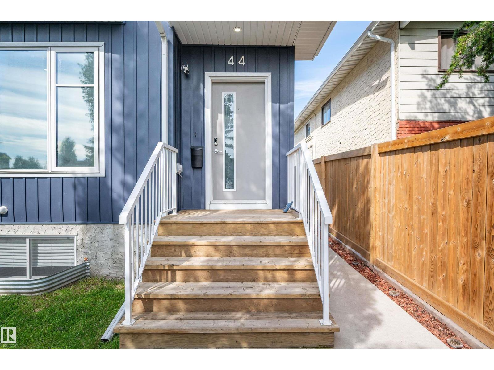 11444 82 ST NW, Parkdale (Edmonton), Edmonton photo 2
