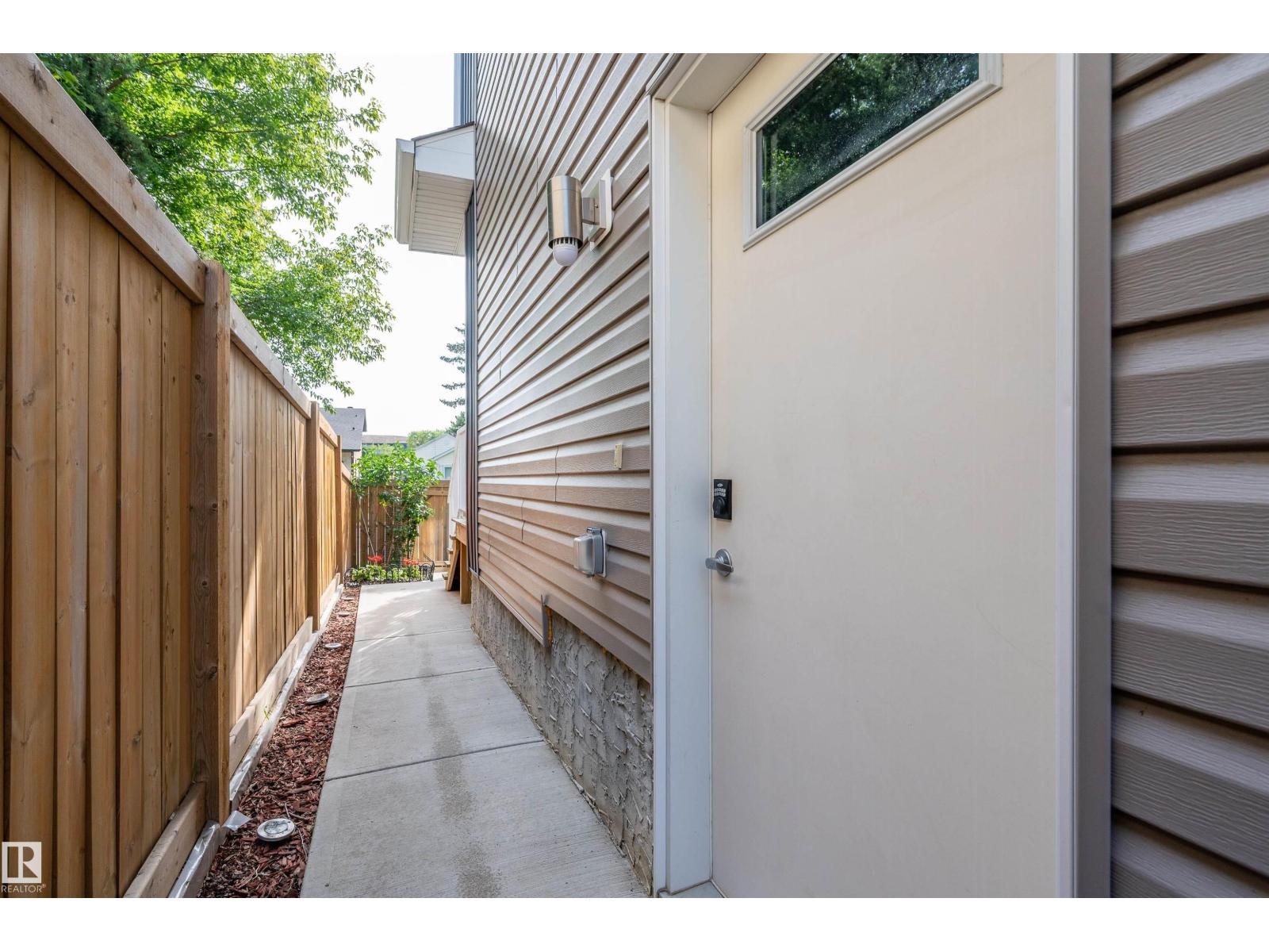 11444 82 ST NW - 47
