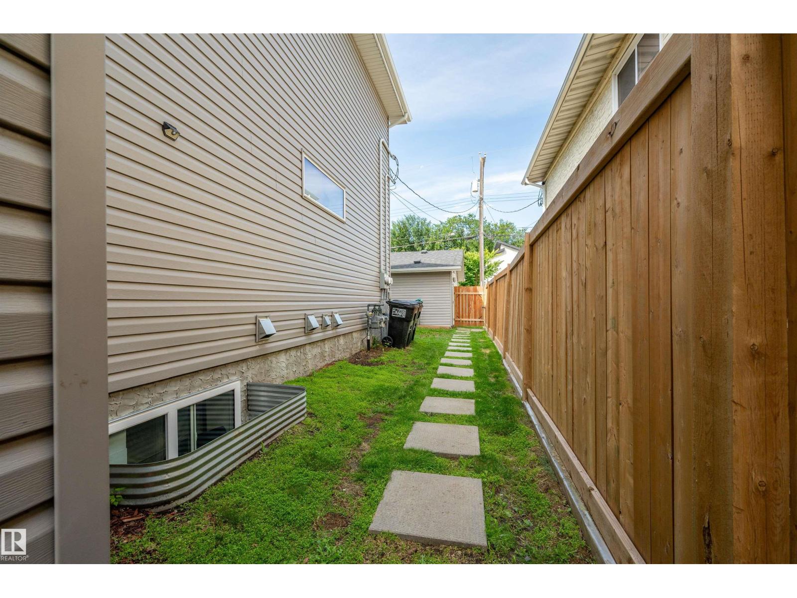 11444 82 ST NW - 48