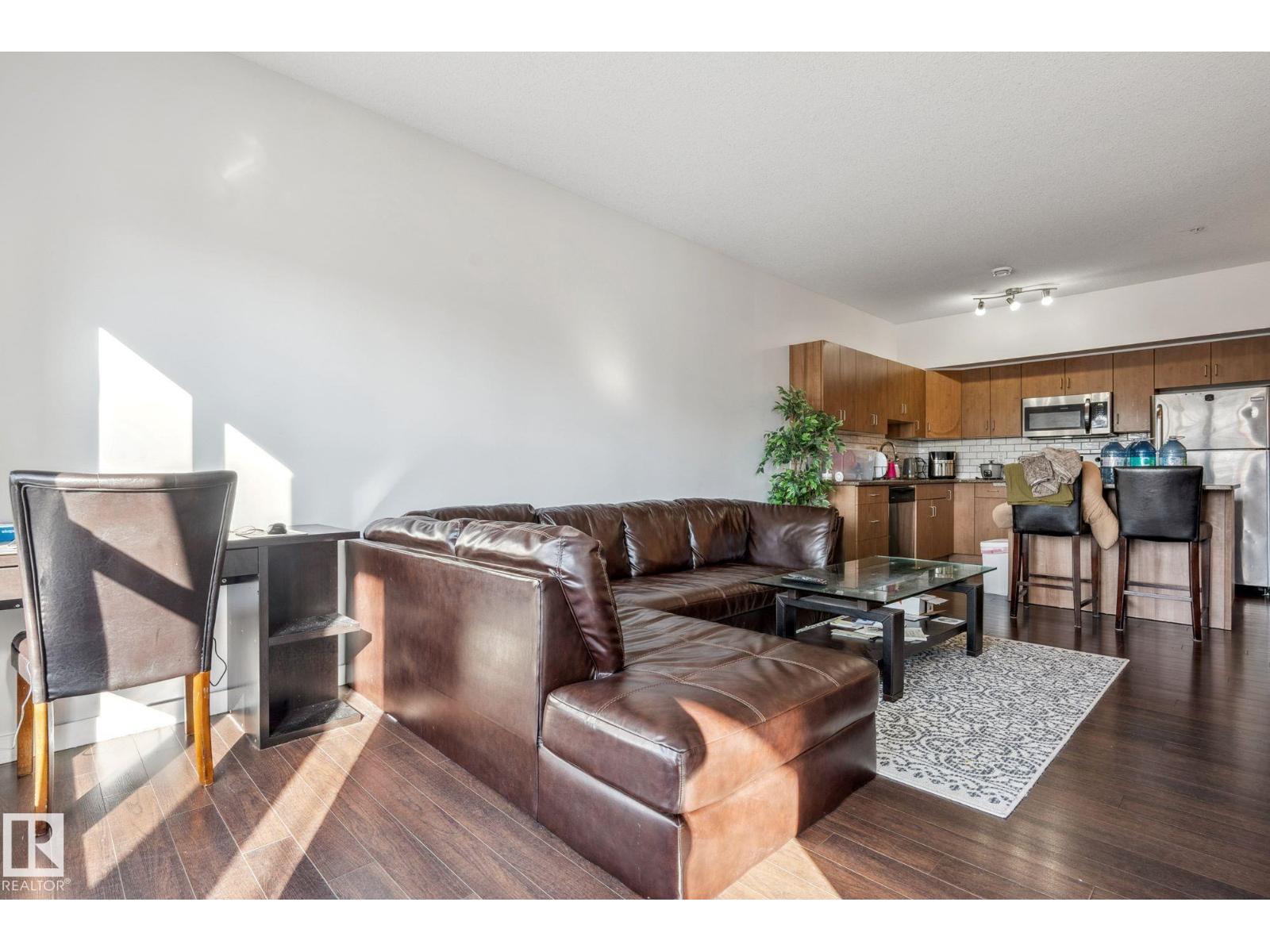 #209 10518 113 ST NW - 15