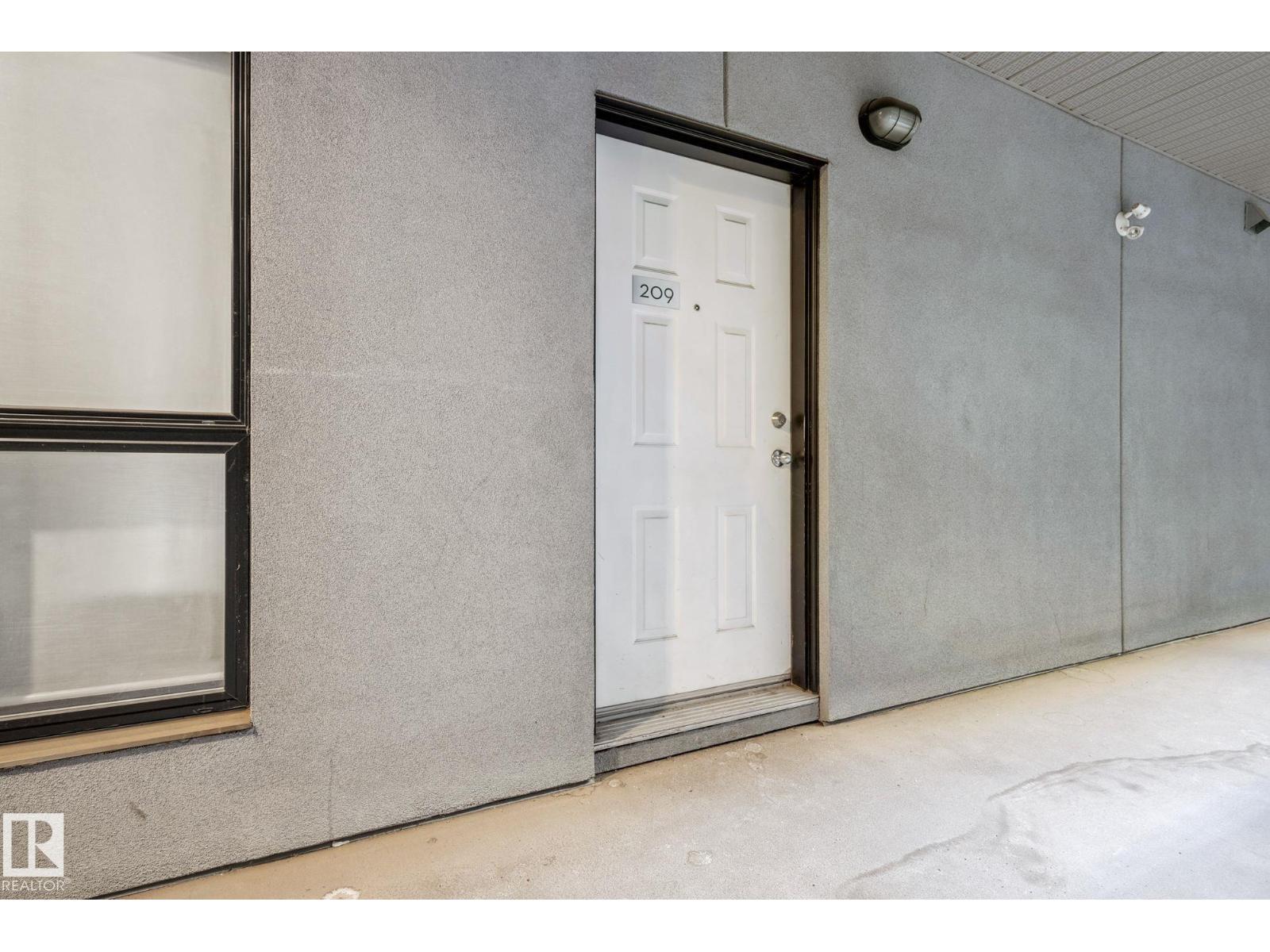 #209 10518 113 ST NW - 2