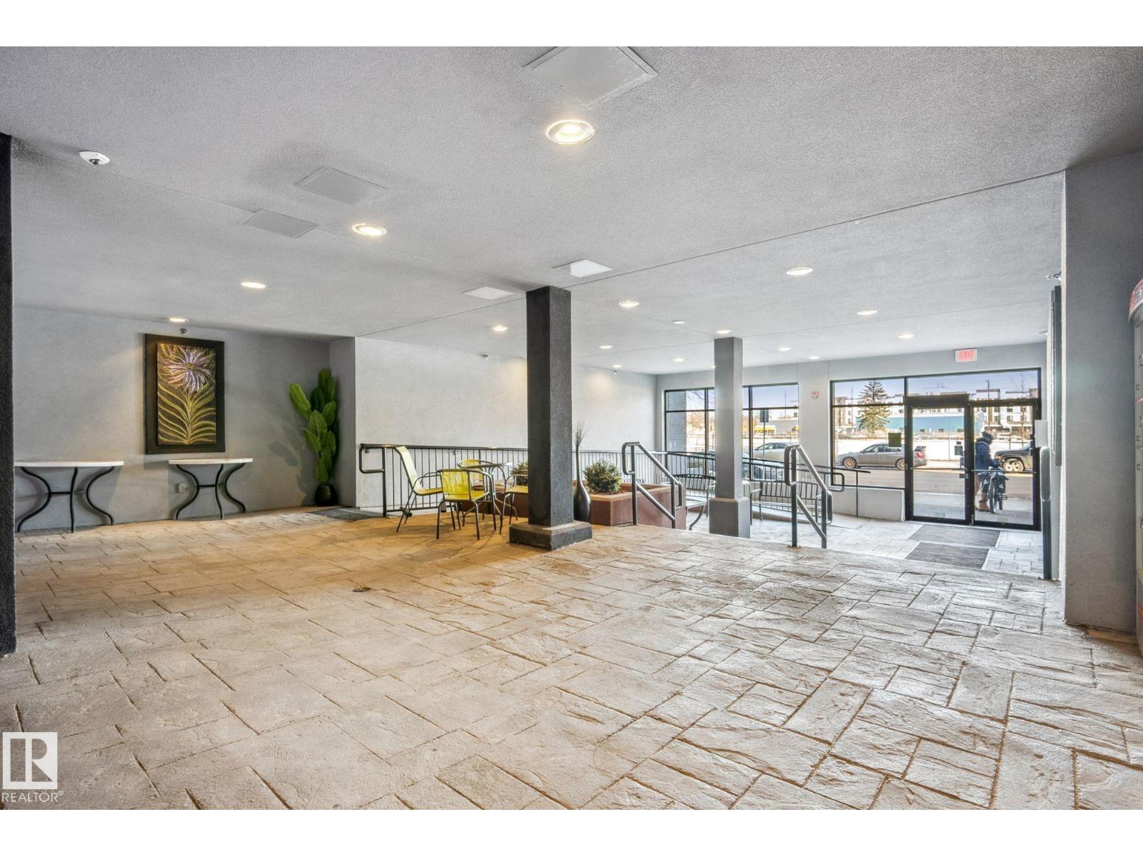 #209 10518 113 ST NW - Image 28