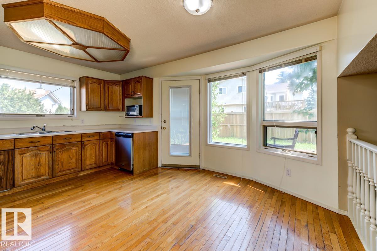3908 28 AV NW - 16