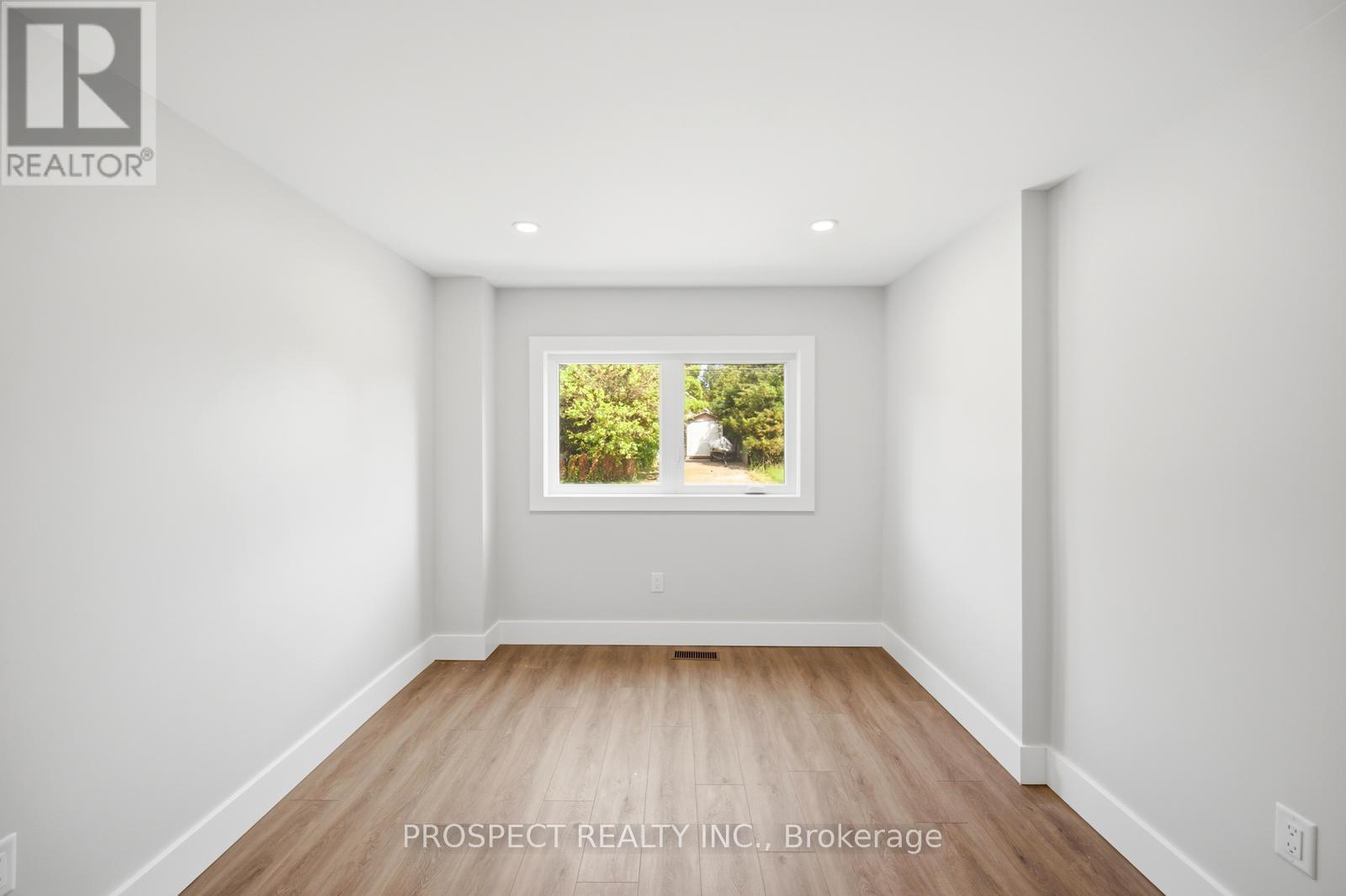 568 SIMCOE STREET - 32