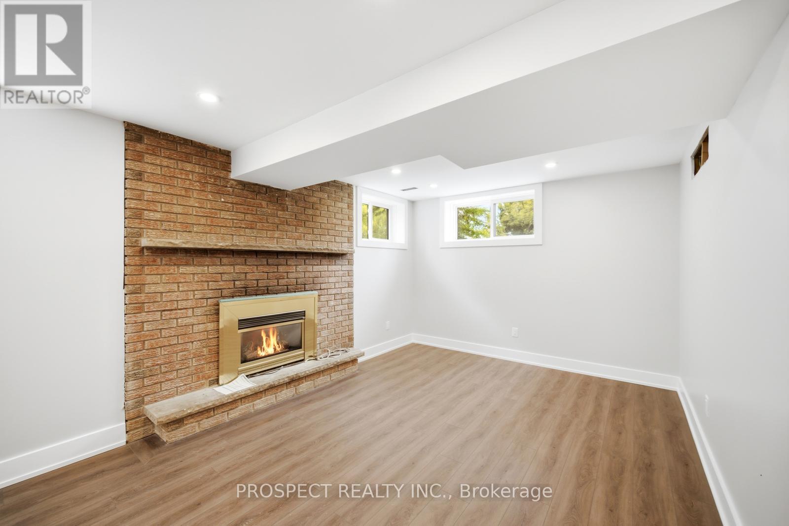 568 SIMCOE STREET - 36