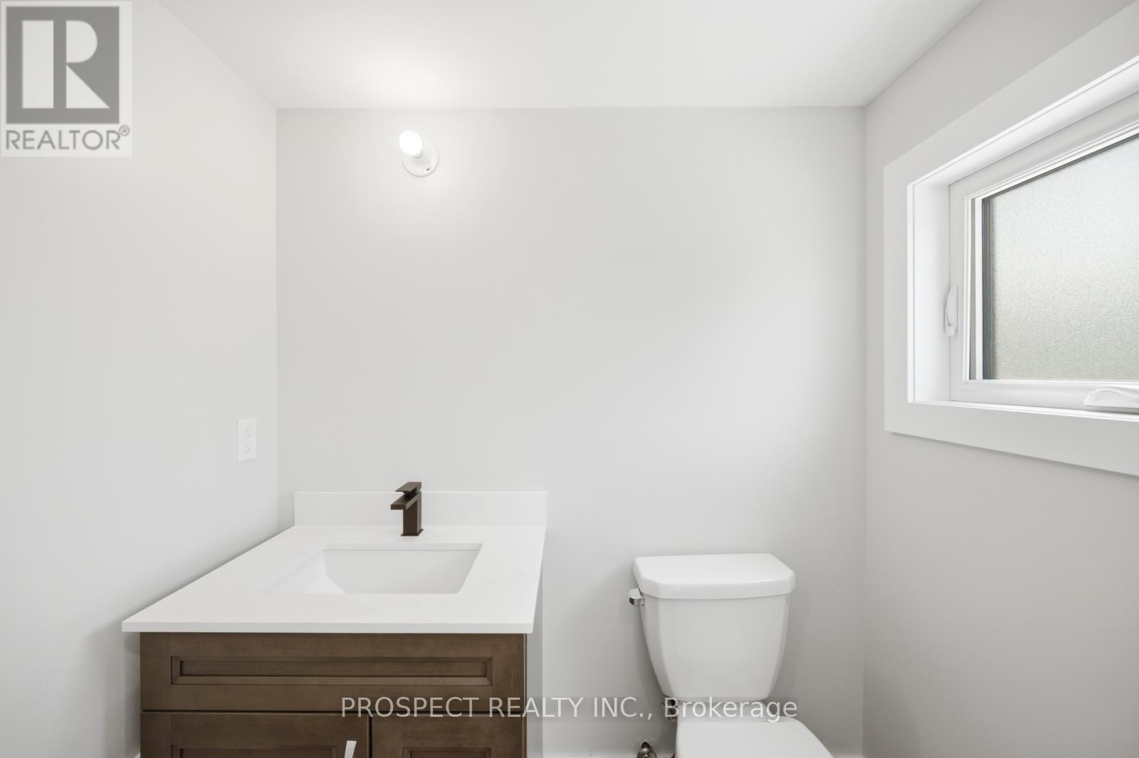 568 SIMCOE STREET - 38
