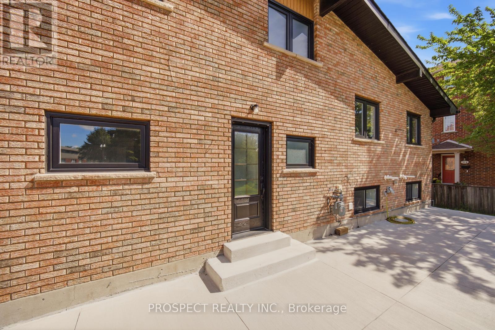 568 SIMCOE STREET - 41