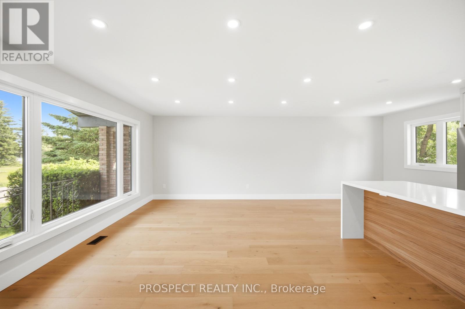 568 SIMCOE STREET - 8