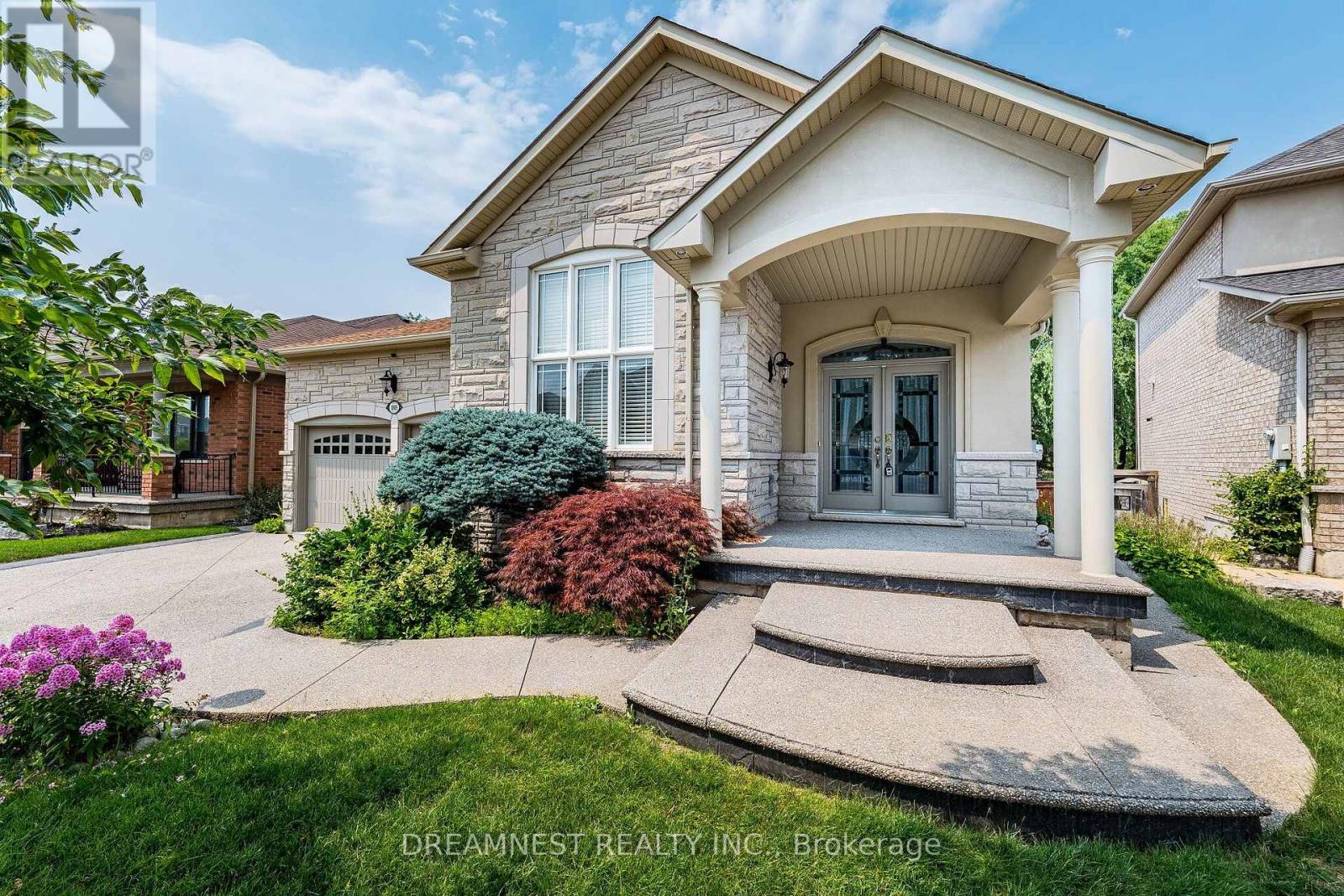 1515 STEWART CRESCENT