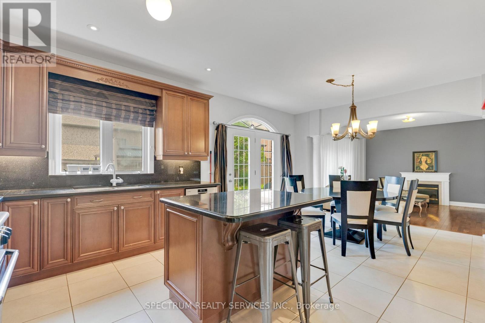 24 ARISTOCRAT ROAD - 14