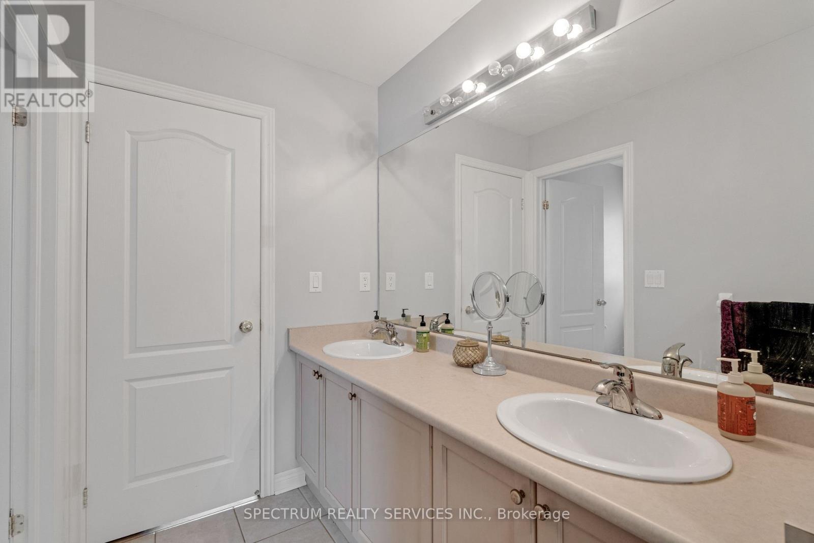 24 ARISTOCRAT ROAD - 26