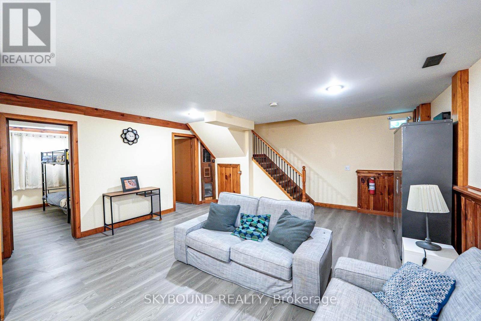 157 TYROLEAN LANE - 39