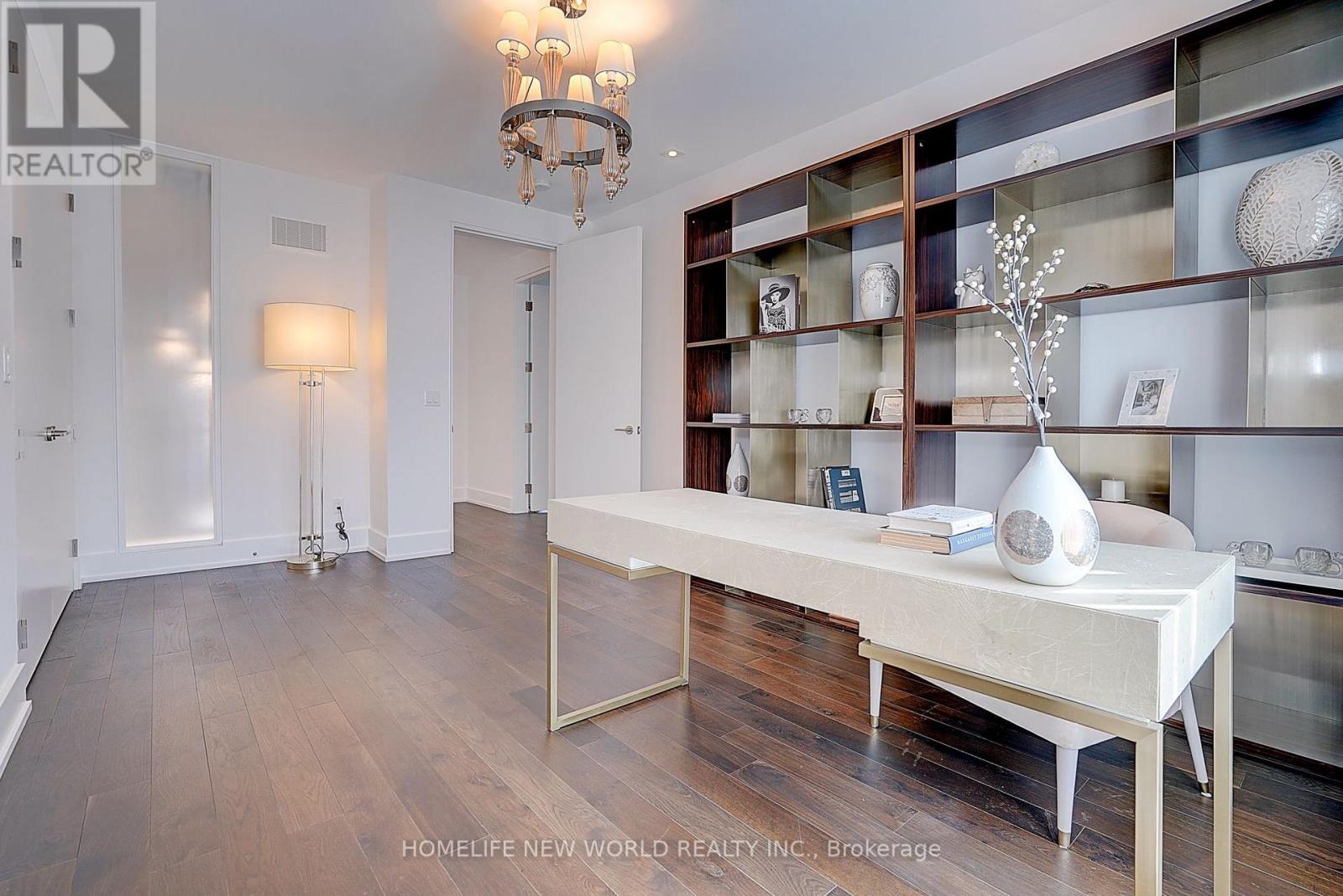 7 VALLIERE PLACE W - 32