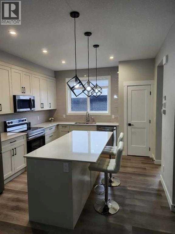 24 Silverton Glen Green SW, Calgary — photo 2