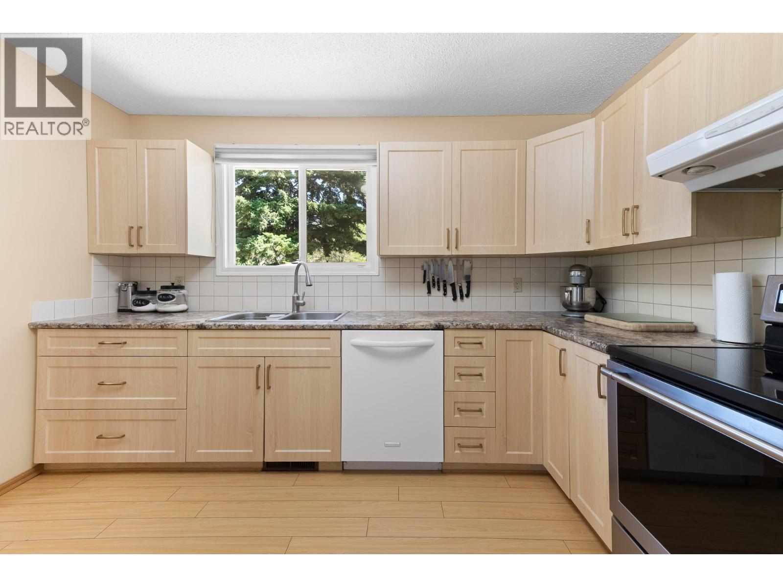  2545 Colleen Road, West Kelowna