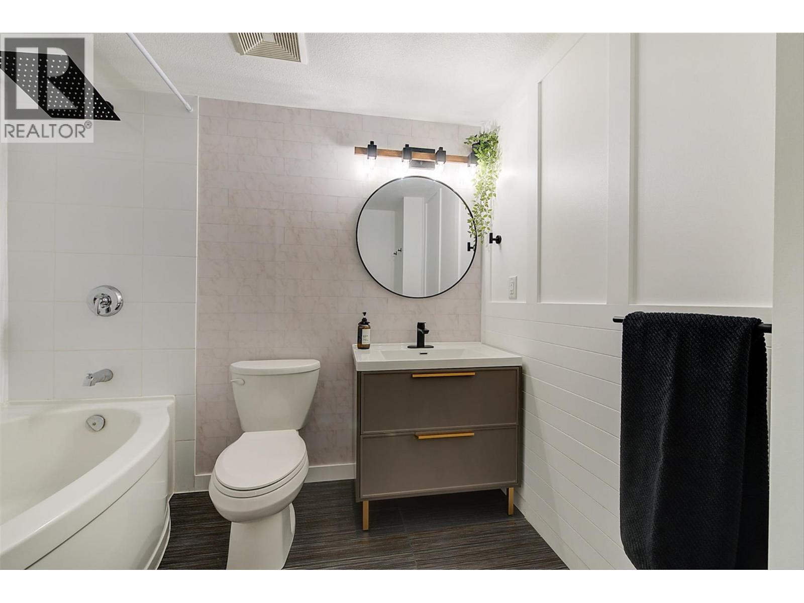 304 547 Yates Road, Kelowna