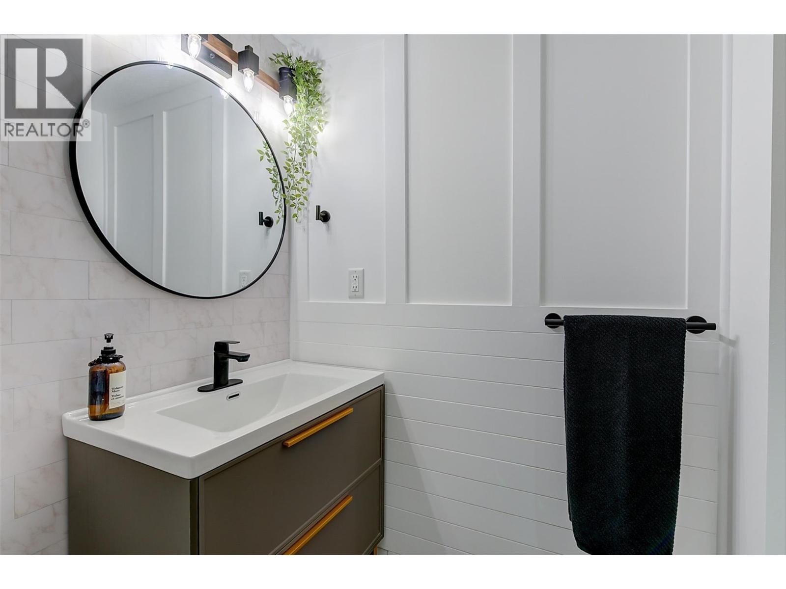 304 547 Yates Road, Kelowna